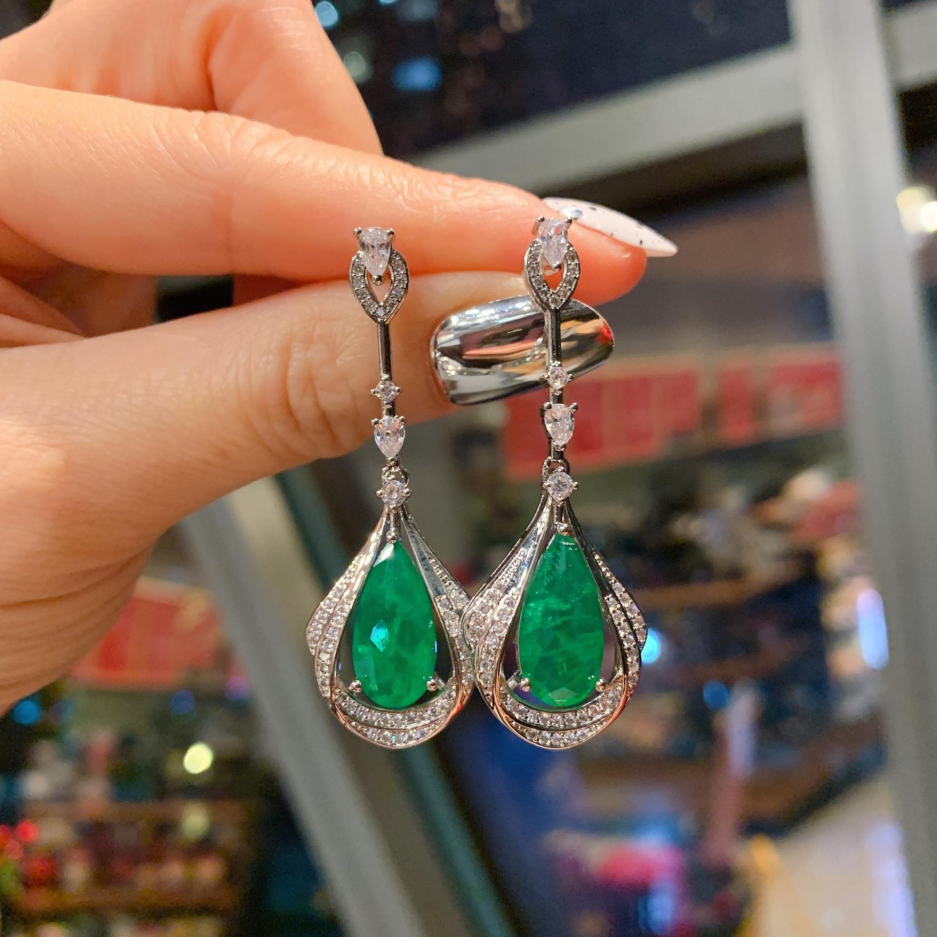 

Серьги Параиба, серьги из изумрудно-красного корунда, модные серьги