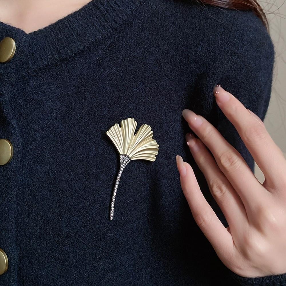 Chest Flower Ginkgo Leaf Brooch Flower/Bow/Cherry/Starfish Metal Brooch Western-style Clothes