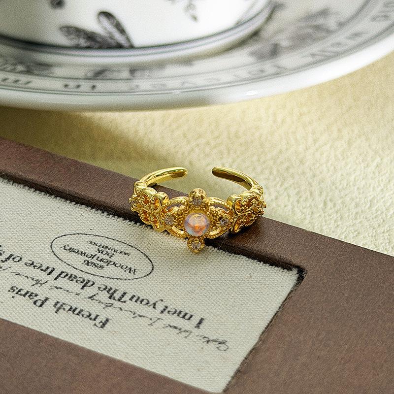 Hochwertiger leichter Luxus Retro Hofstil Mondstein Diamant Zirkonstift Ring Mittelalterlicher Vintage Ring Frau