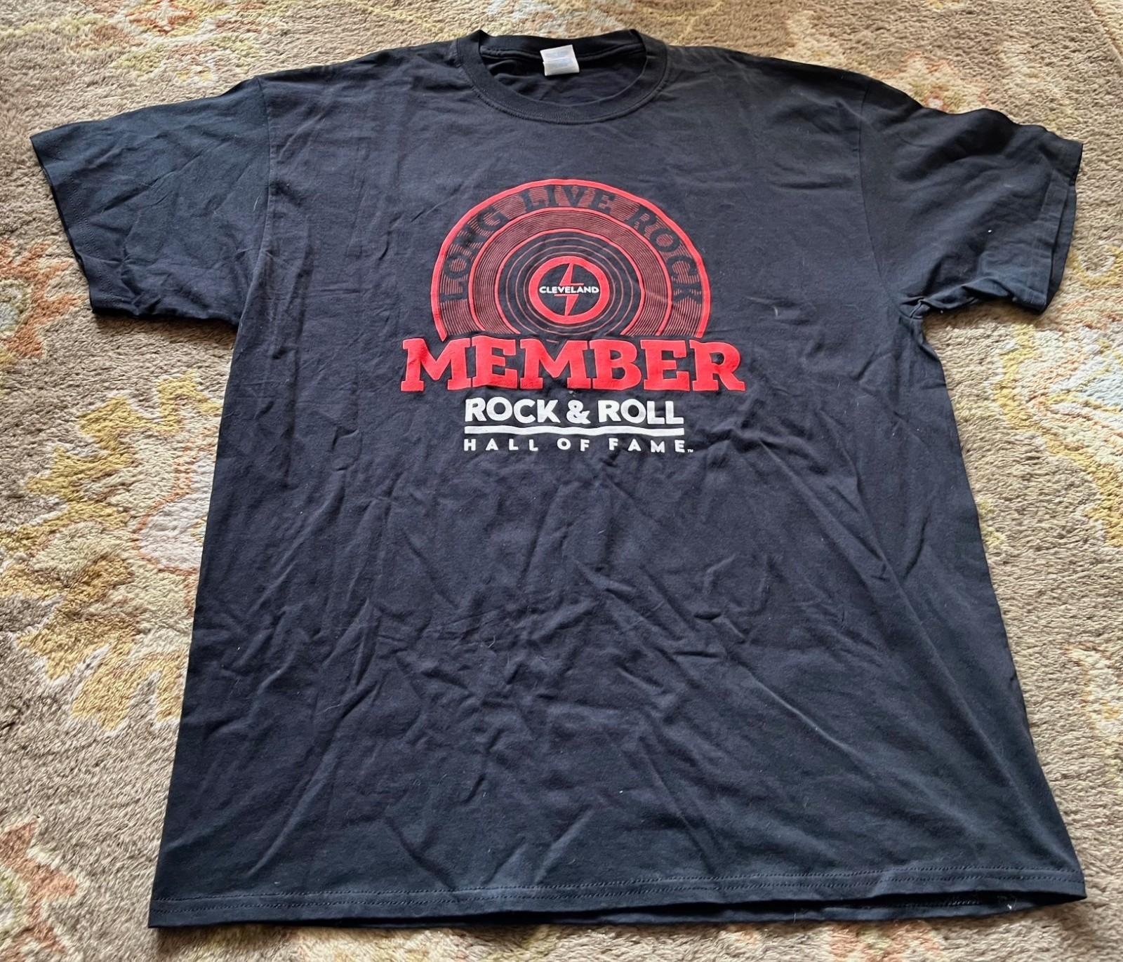 1990 s Black T-Shirt Cleveland Rock Roll Hall Of Fame Member Size: XL XL