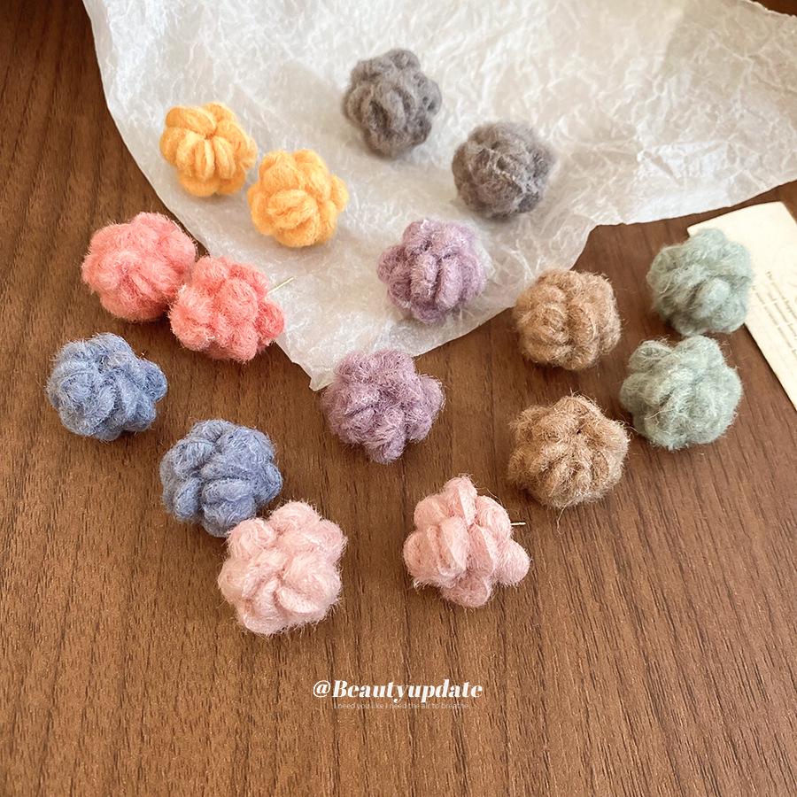 Silver Needle Wool Flower Stud Earrings - Bohemian High-End Fashion for Autumn/Winter