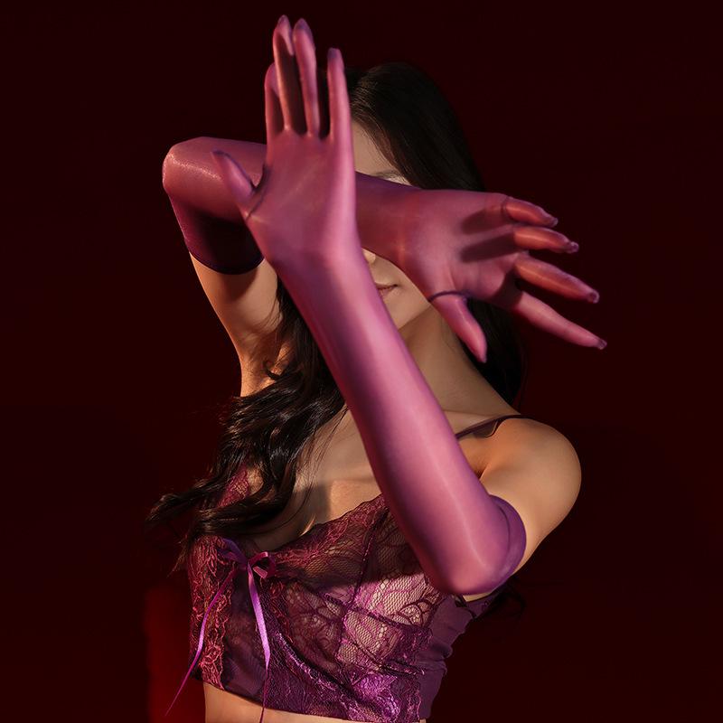 Красная Шапочка Сваха Аврора Шелковые Перчатки: Кокетливые женские пятипалые варежки с конским жиром Aurora [Five-Finger Gloves] чёрный