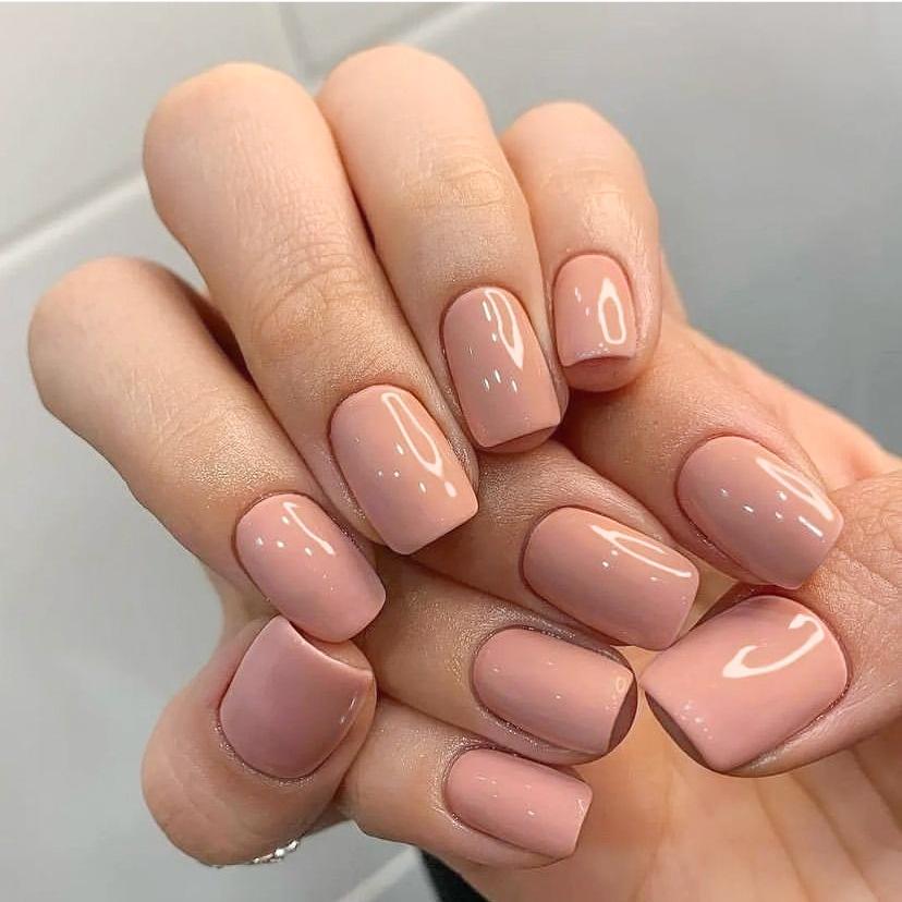 24 Stück Unifarbene Weinrot-Design Falsche Nägel Kurz Quadratisch Press-On Falsche Nägel Einfach Abnehmbar Fertige Vollabdeckung Nagelspitzen