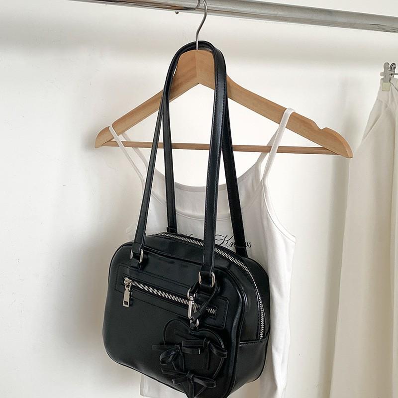 

Korean Foreign Niche Love Pendant Armpit Shoulder Bag Female High-end Large-capacity Commuter Small Square чёрный