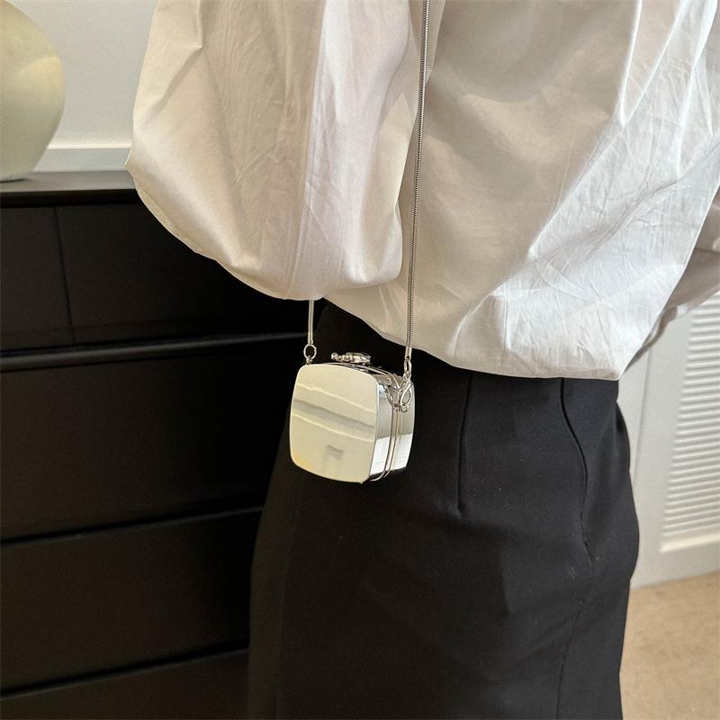 Persönlichkeit Mini Acryl Runde Kuchen Kleine Tasche Mädchen Mode Nische Alles Diagonal Zubehör Make-Up Tasche Designer Taschen