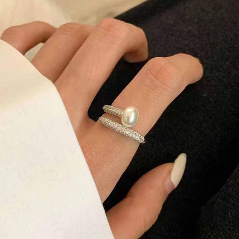 Pearl Nail Ring: Versatile Cold Style for Women – Perfect Index Finger Accessory & Best Friend Gift