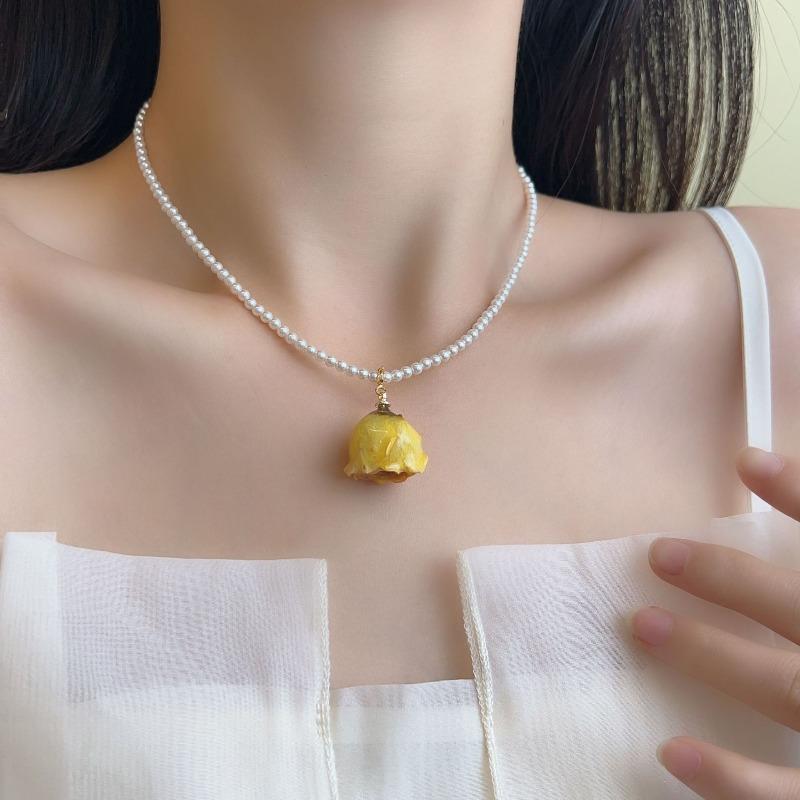 Natural Genuine Flower Niche Design Necklace for Women - Simple and Elegant Collar Chain Accessory