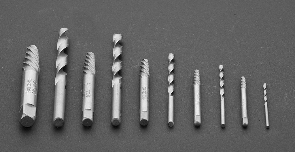 Screw extractors for broken screws with pilot drills, set of 10.