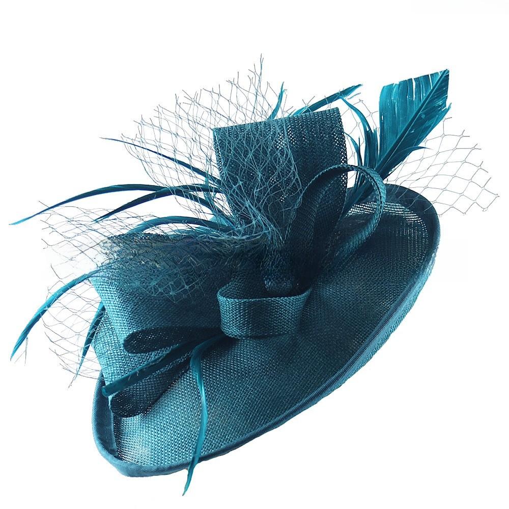 Classic Round Top With Feather Trim For Fashionable Bridal Looks
