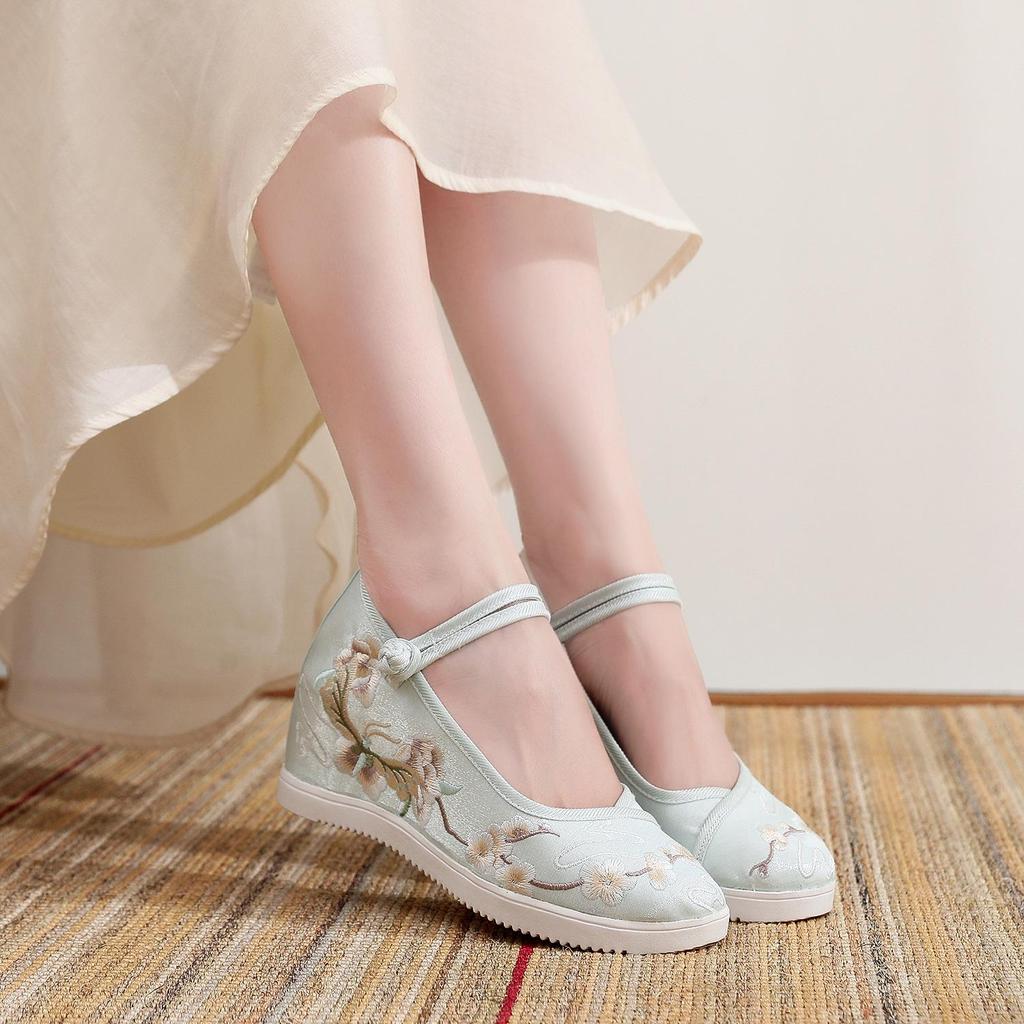 [Jade Butterfly] 2024 Embroidered Women's Round Toe Hanfu High Heels - Old Beijing Style with Inner Heightening and Thick Sole.