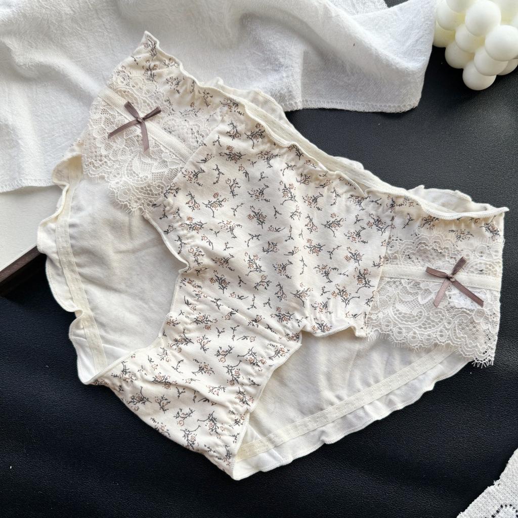 Ladies Spring and Summer Sweet Cute Cartoon Printed Lace Edge Cotton Breathable Briefs