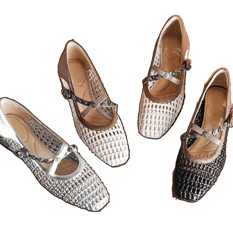 French flat-soled sandals hollow-woven 2025 single shoes women's summer new square head breathable word with women's cool single shoes