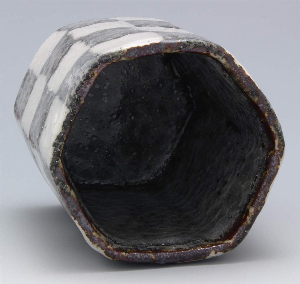 Mino-Keramik "Miura Shigehisa" sechseckige Teetasse, groß, ca. 7,5 cm Durchmesser, graues Shino-Karomuster, hergestellt in Japan, 060-0010