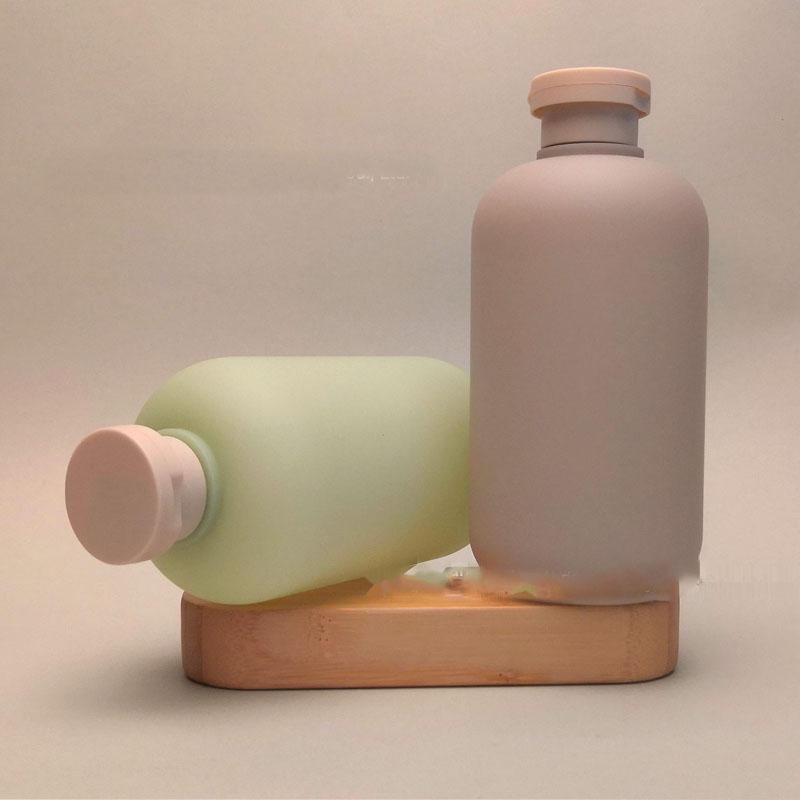 "500ml Flip-Top PE Plush Cosmetic Bottle for Lotion, Shampoo, or Shower Gel"