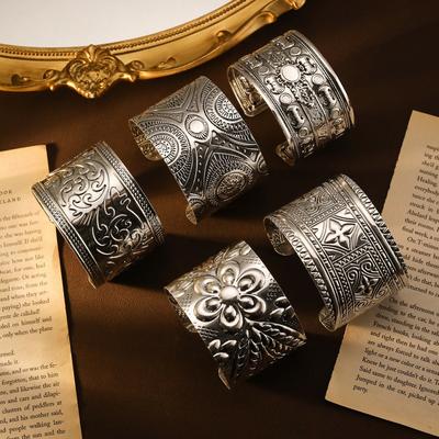 Tibetský náramek v bohémském etnickém stylu, Vysoce kvalitní otevřený náramek ze starožitného stříbra, Personalizovaný trendy cool náramek na paži.