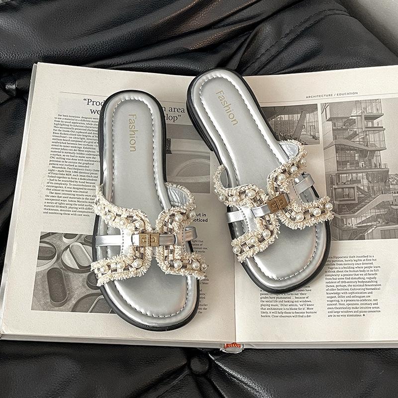 

Fashion retro small fragrant pearl one-word drag women wear 2025 summer new French fairy wind beach shoes 40 серебряный