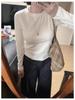 American Retro Long Sleeve Cropped T-shirt – Square Shoulder, Versatile Solid Color, Round Neck Slim Fit Base Layer for Women in Autumn.
