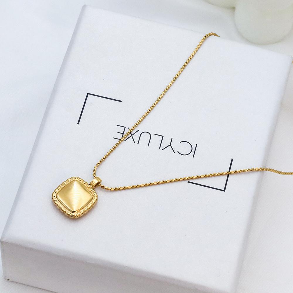 French Personality Titanium Steel Clavicle Chain Women'S Light Luxury Geometric Square Lace Pendant Women'S Necklace