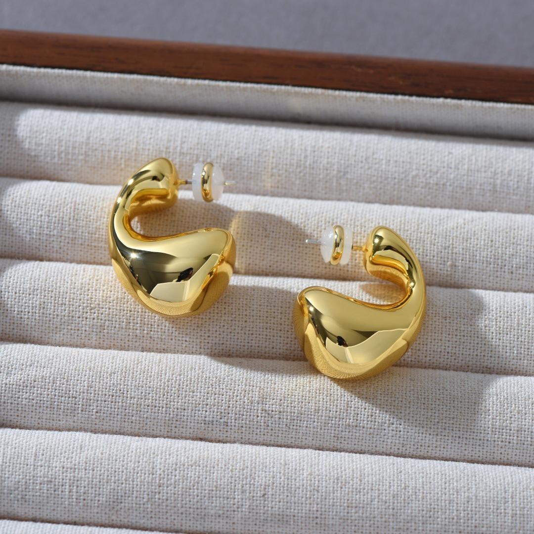 S925 Silver Water Drop Earrings: Trendy European & American High-End Fashion Accessory.