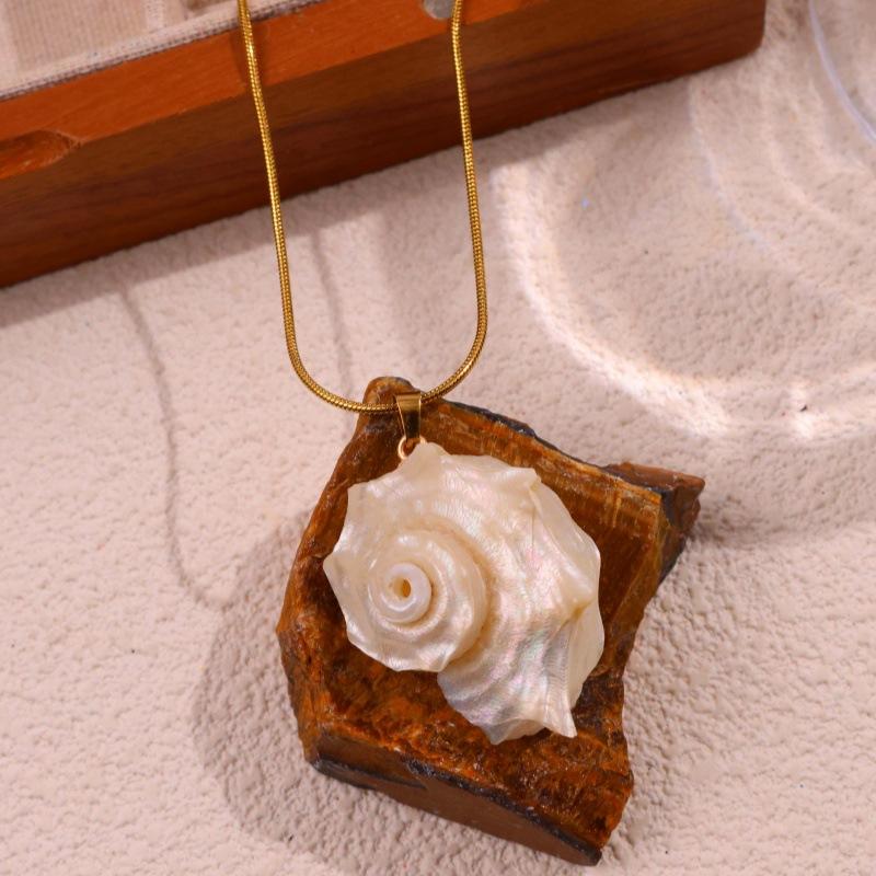 Unique Vintage Natural Conch Shell Pendant Necklace Imitation Pearl Jewelry for Women Girls Streetwear Matching