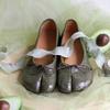 Versione in pelle di mucca~ Scarpe coreane di nicchia a punta divisa per zoccoli di maiale, scarpe da ballo a suola piatta a bocca bassa, nuove scarpe singole alla moda da donna
