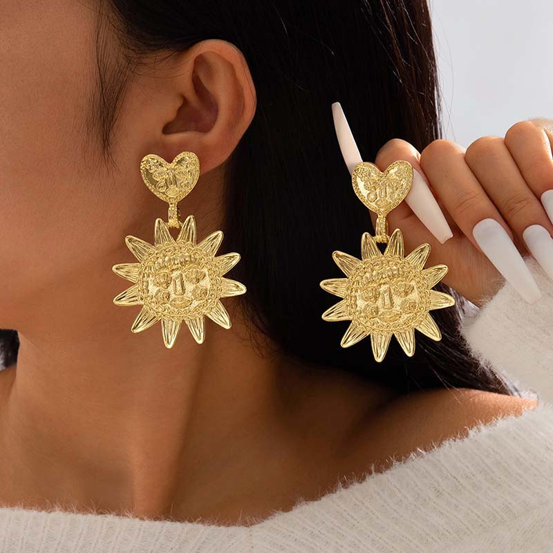 Bohemia Exaggerated Metal Sunflower Drop Earrings for Women Vintage Creative Gold Color Heart Stud Earrings Jewelry Accessories