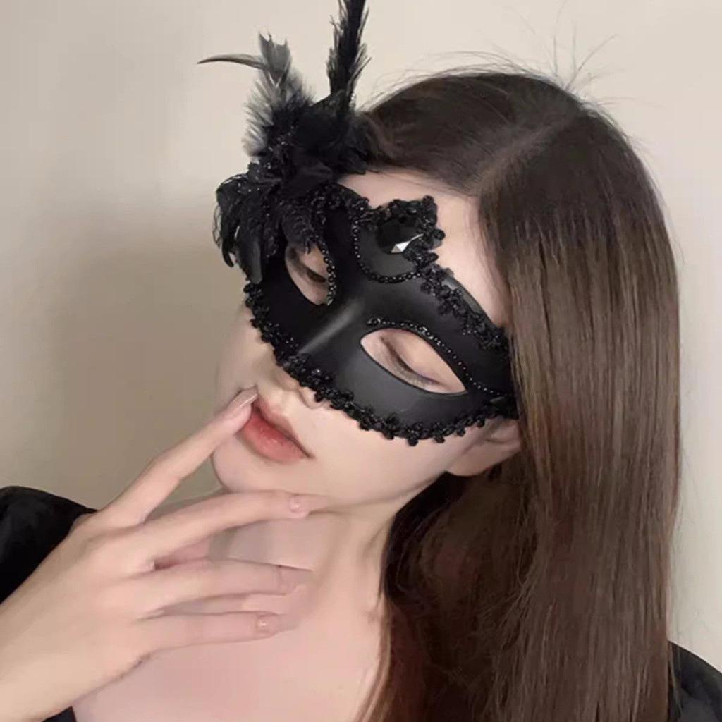 Elegant Lace Half-Face Feather Mask for Halloween Party or Masquerade
