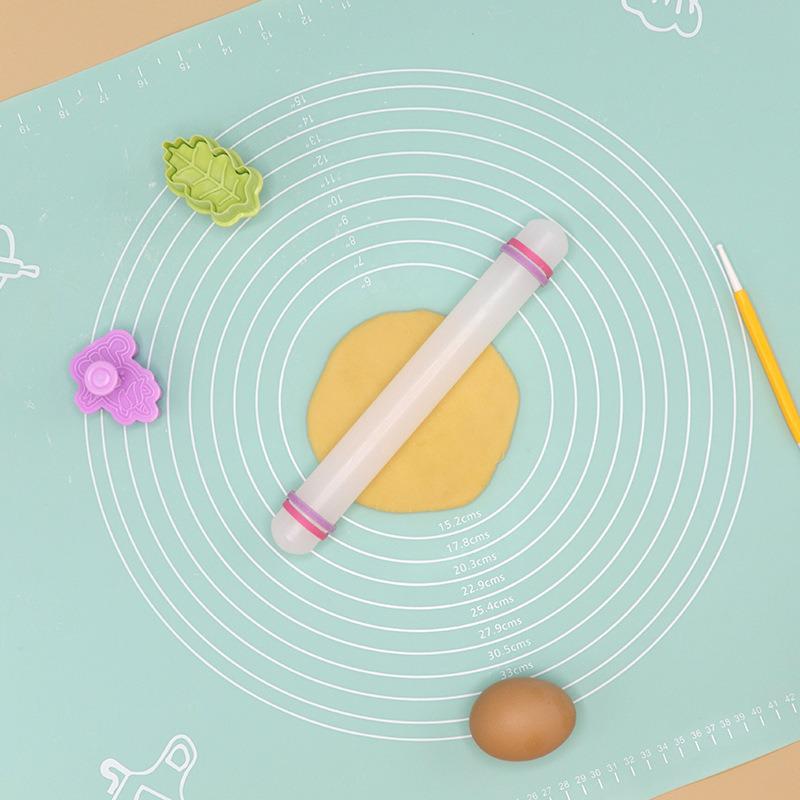 

9-Inch Plastic Rolling Pin with Rubber Rings for DIY Cake Baking PP Material