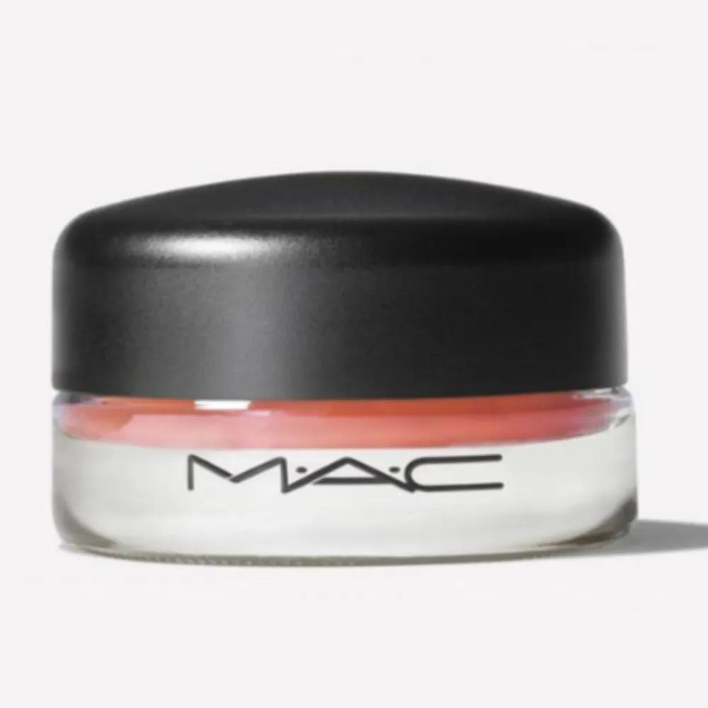 MAC Brick Abrac Longwear Paint Pot Ultra-close-fitting eyeshadow