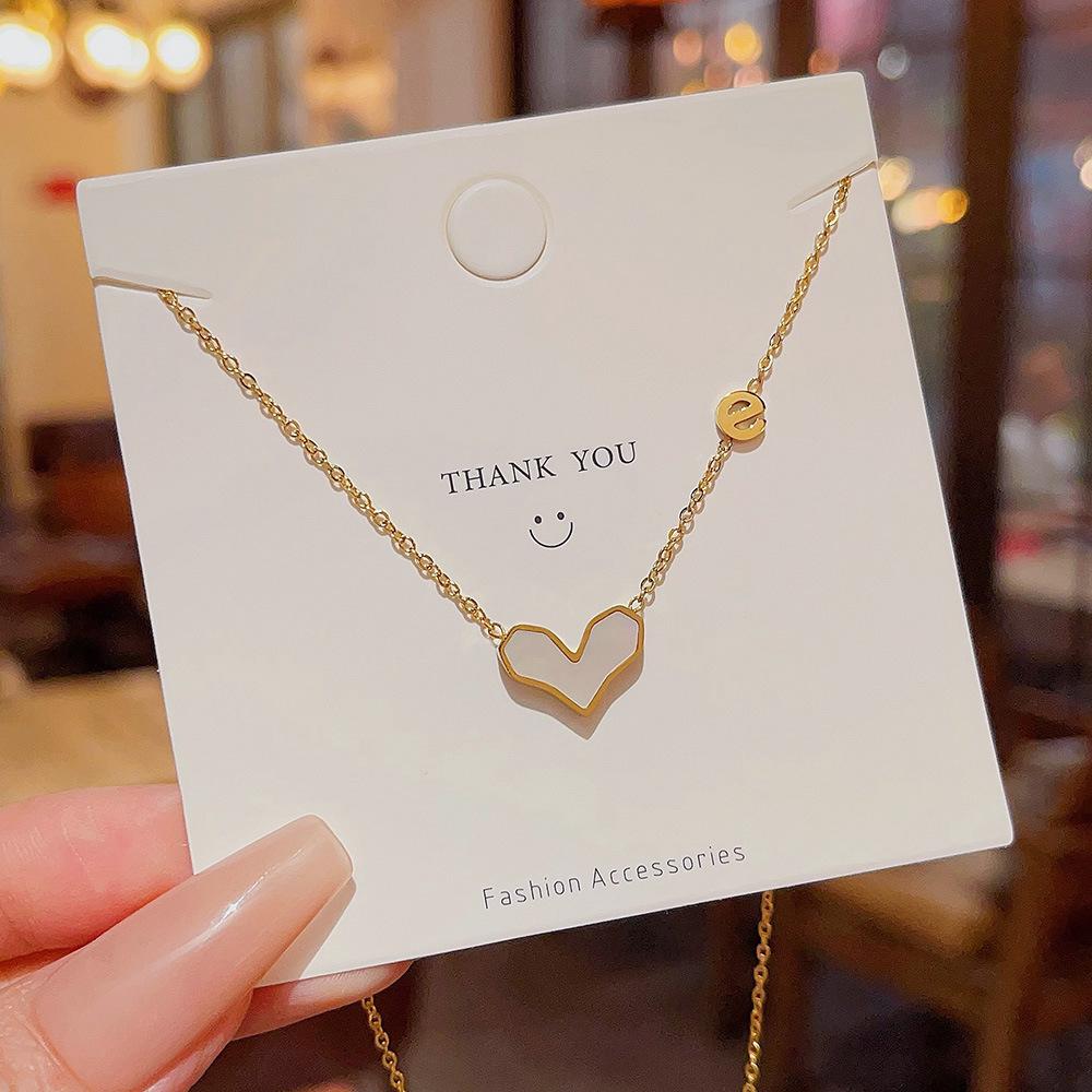 

Любовь любовь ожерелье женское нишевое Джокер ключичная цепочка дизайн Люби свою жизнь кулон сердце короткая титановая бижутерия. золотой