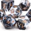 7 Stück schwarz weiß goldene Zahlen scharfkantige Harzwürfel polyedrische Würfel geeignet für Rollenspiele, RPG-Brettspiele