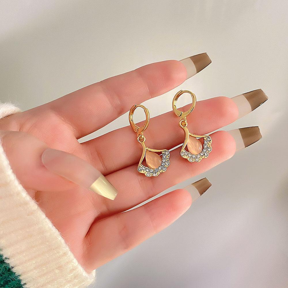 2023 Neue Koreanische Mode Ohrringe Exquisite Geschenkohrringe Elegant, Edel und Luxuriös Damenohrringe Fächerförmiger Anhänger Noble Geschenkohrringe