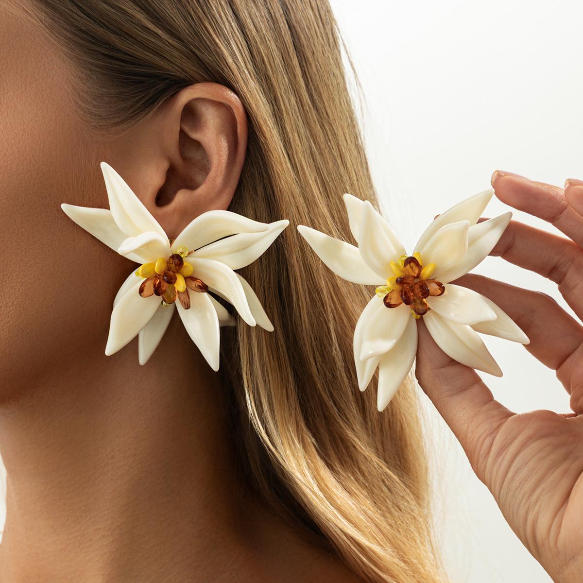 

SHIXIN Exaggerated Red/White Big Flower Pendant Earrings for Women Elegant Resin Petals Floral Drop Earring Luxury Bride Jewelry белый
