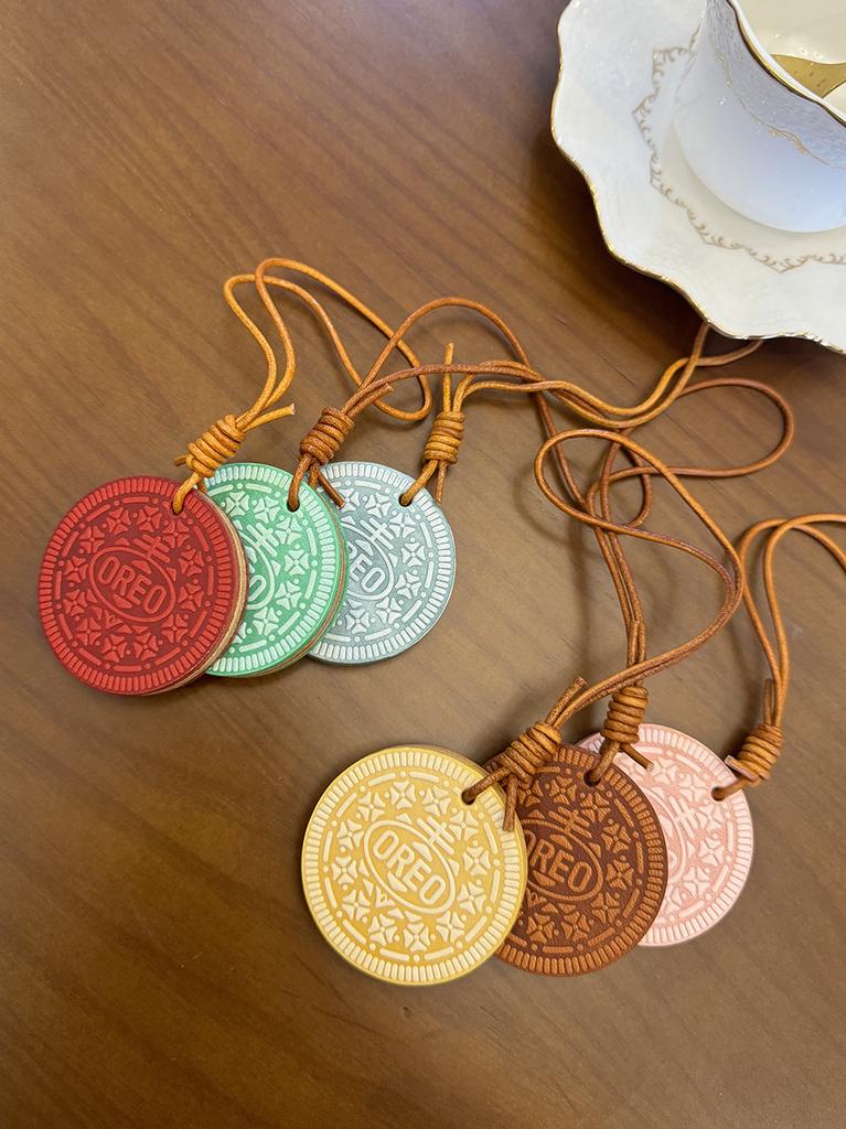 Handmade Oreo Chocolate Vegetable Tanned Cowhide Leather Hanging Accessories Hand Tents Car Keychains Pendants Gift Customization