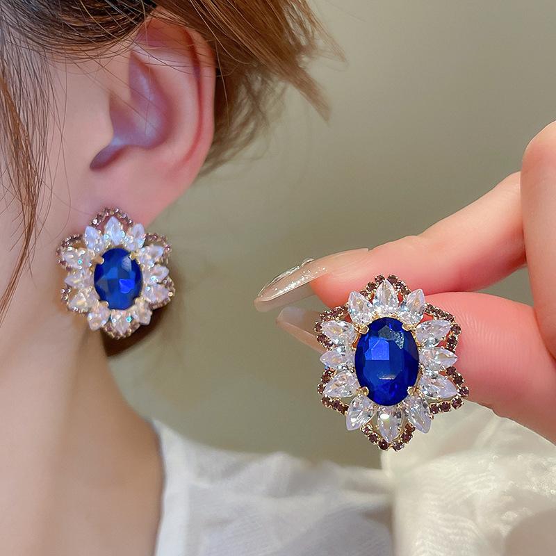 

Новые роскошные серьги-гвоздики с синим цирконием и овальным цветком для женщин, модные серьги-гвоздики золотого цвета, эффектные ювелирные изделия, аксессуары для вечеринок