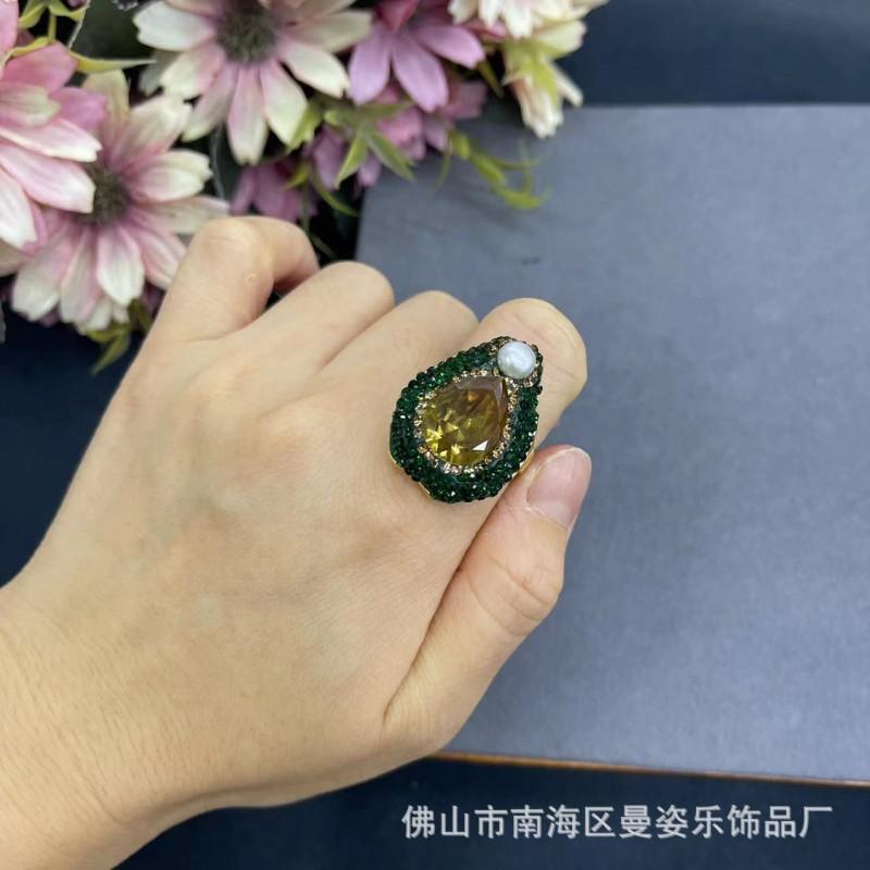 Zelený chalcedon Šperky Set Dámské Náušnice Náhrdelník Náramek S Perlovými Akcenty Originální Design Hadí Řetízek