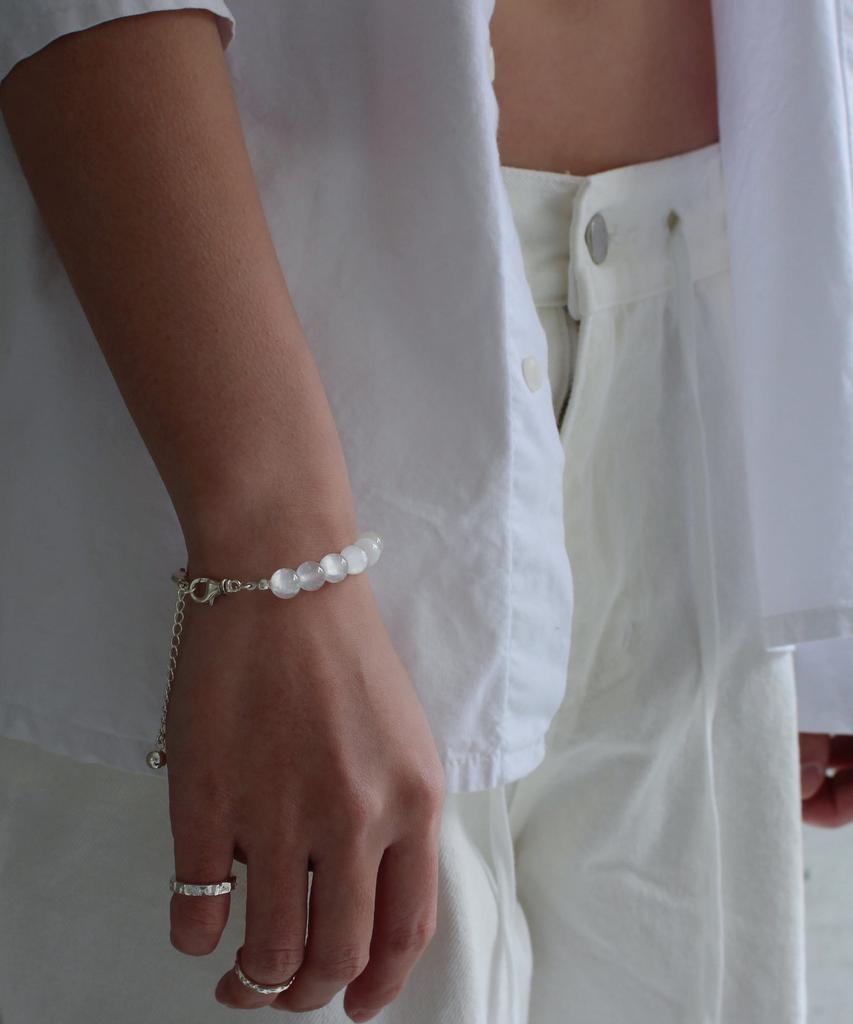 Chorock Dot Bracelet (Selenite)