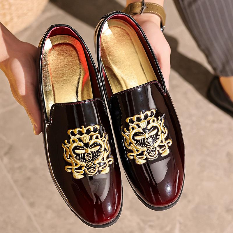 

2026 New Men Dress Shoes Designer Embroidered Moccasins Luxury High Quality Men Casual Shoes Fashion Patent Leather Loafers Male 40