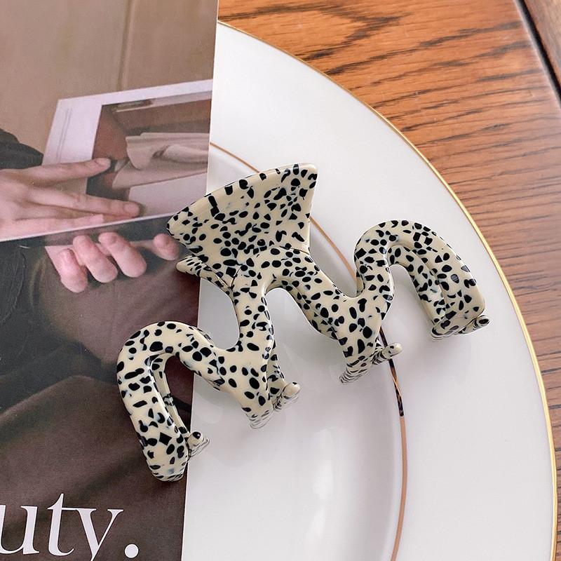 Elegant Korean Style Acetate Hair Clip For Women With Artistic Retro Design