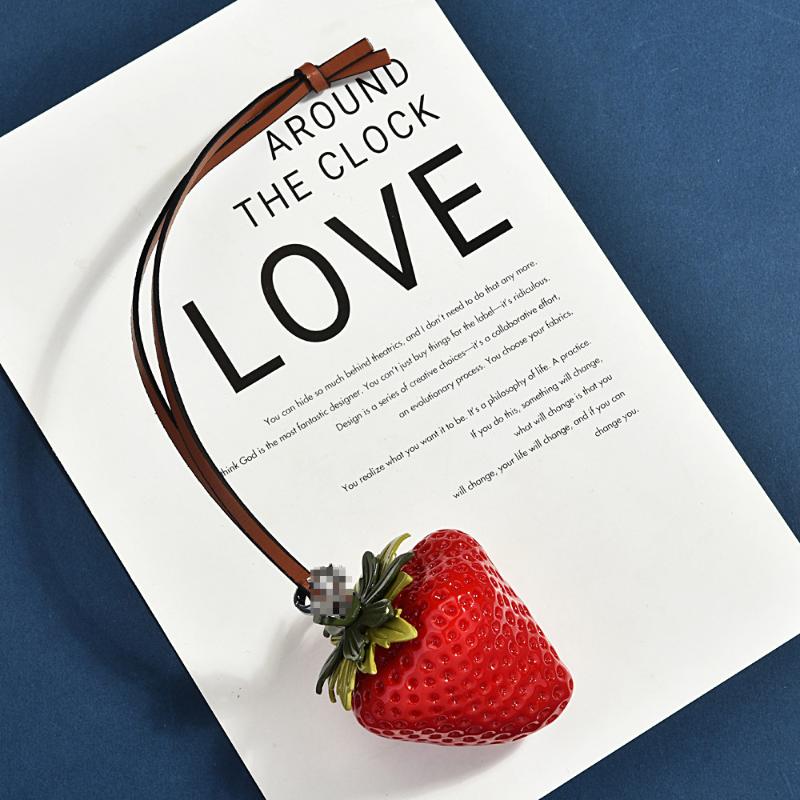 Three-Dimensional Large Strawberry Keychain Pendant Bag Decoration For Women Personalized Leather Rope Strawberry Keychain Gift