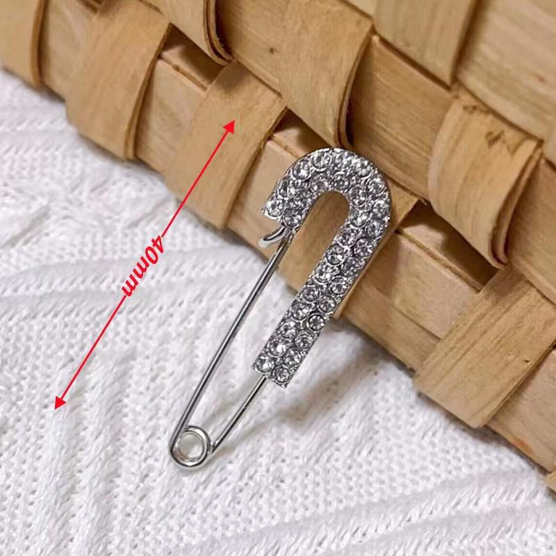 Waist-Slimming & Anti-Exposure Brooch Pin – Clothing Accessory for Secure Fit