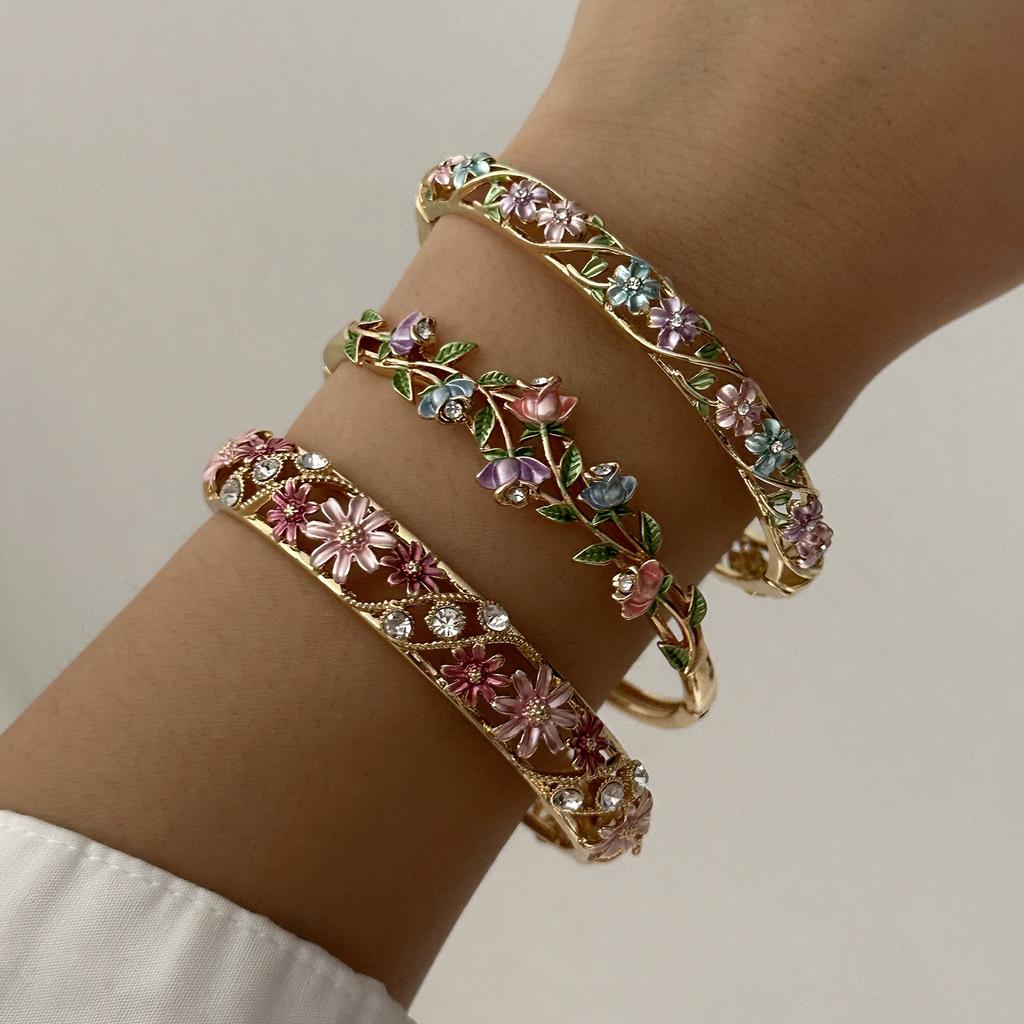 Ethnische Luxus Goldfarbe Hohl Offene Armreifen für Damen Vintage Bunte Blume Cloisonné Armbänder Eleganz Charms Schmuck Geschenke