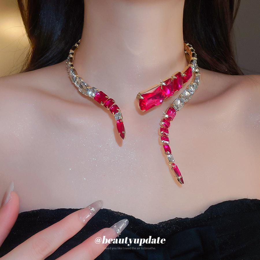 New Geometric Diamond-set Necklace, Personalized Trendy and Exaggerated, Light Luxury and Sophisticated Niche Necklace for Women