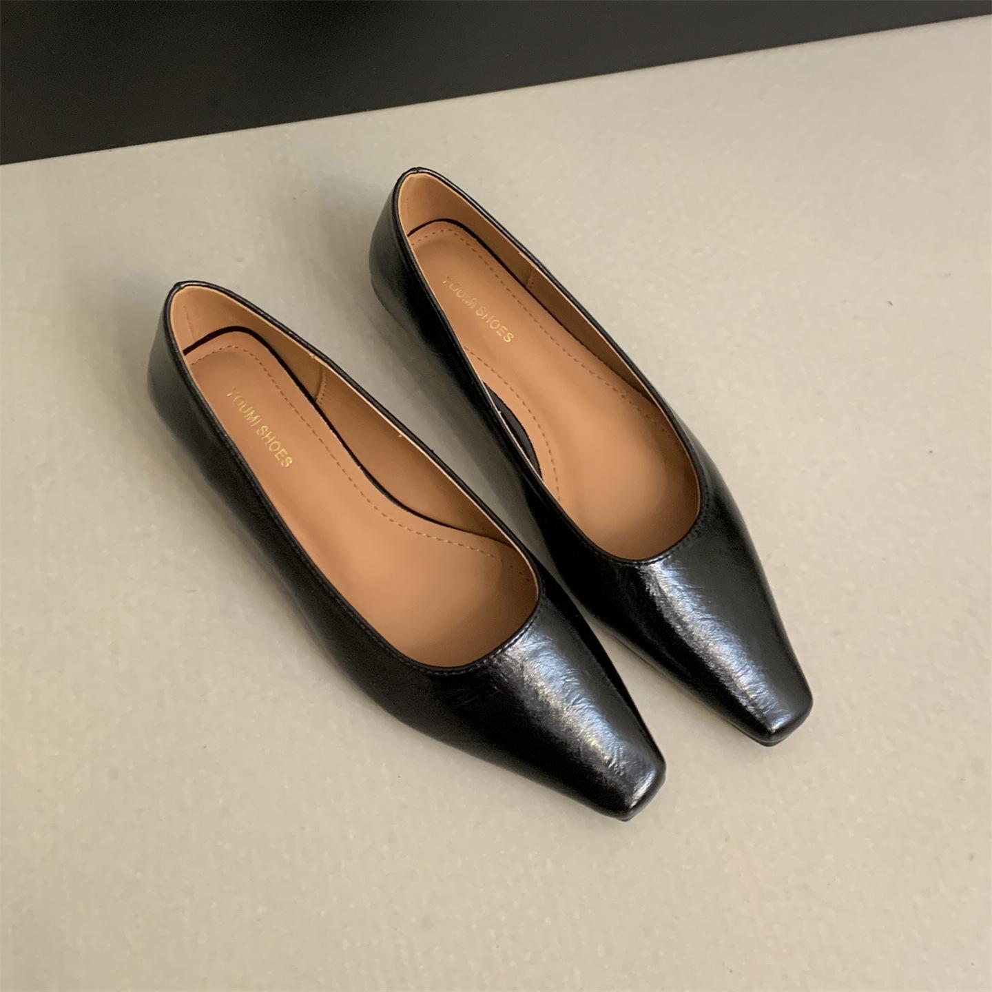 

French low-heeled black commuter single shoes women s shoes spring and autumn 2025 new temperament light-mouth gold boat shoes grandma shoes 38