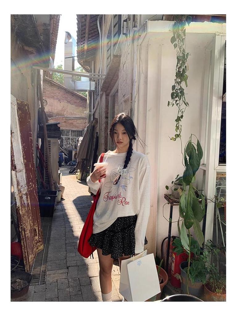 Women's Casual Long Sleeve Crew Neck Printed T-Shirt - Slimming, Sun Protection, Loose Fit, White Summer Cover-up.