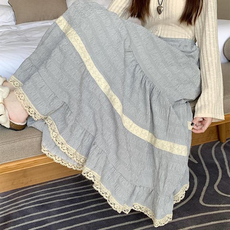 Women's Spring/Summer Design-Forward Paneled A-Line Maxi Skirt - Flowy Drapey Sweet Skirt with Hip-Covering Flared Silhouette & Gentle Flair