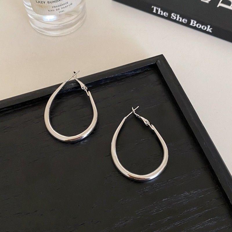Classic Water Droplet Ring Simple and Versatile Style Niche Earrings