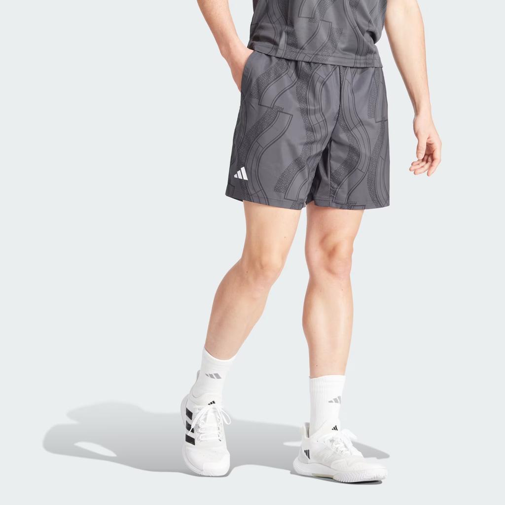 adidas Klubové tenisové grafické šortky s geometrickým vzorem Pánské spodky Tmavě šedé IP1884