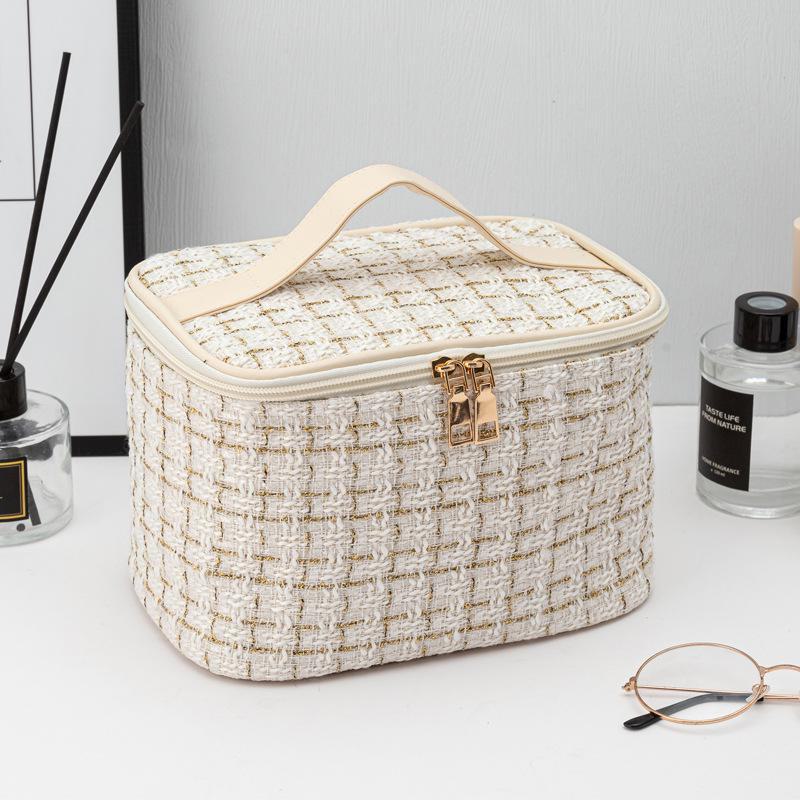 Chic Xiaoxiang Portable Large-Capacity Cosmetic Bag for Travel - Stylish Toiletry Organizer