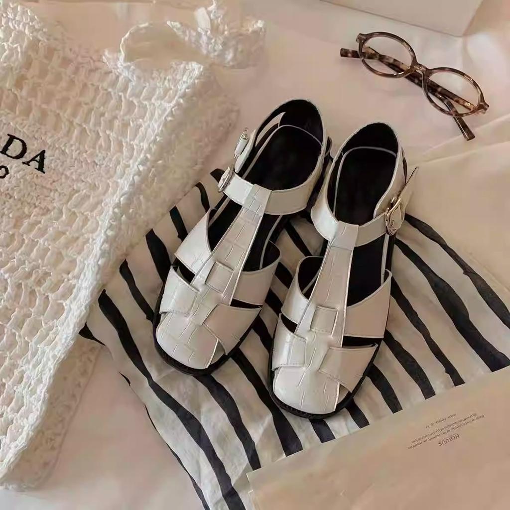 Punkt zweites Haar! Mode vielseitig neue quadratische Kopf gewebte hohle Tasche Kopf flache Römersandalen Damen Schweinekäfigschuhe Sommer